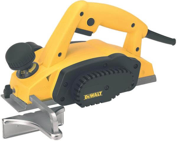 Pialletto elettrico DeWALT 600W, 82mm, con scarpa e sistema d’aspirazione integrato, alta precisione e potenza.