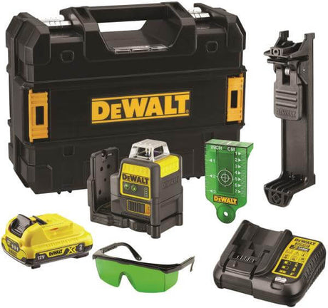 tracciatore laser verde DeWALT con custodia, batteria, caricabatteria e supporto per utilizzo professionale.