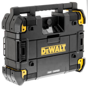 radio caricabatteria DeWALT TSTAK in vista laterale, design robusto e maniglia per trasporto, compatibile con batterie.