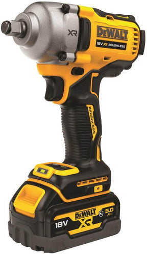 Avvitatore ad impulsi DeWALT 18V XR BRUSHLESS con attacco 1/2", coppia di serraggio 812Nm e batterie 5Ah.