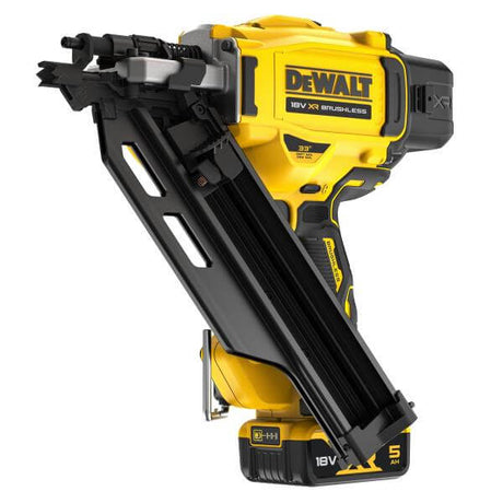 Chiodatrice DeWALT 18V brushless con caricatore in linea e motore BRUSHLESS, ideale per lavori professionali.