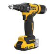 Rivettatrice brushless DeWALT 4.8mm con batteria XR 18V, meccanismo a circolazione di sfere e naselli intercambiabili.