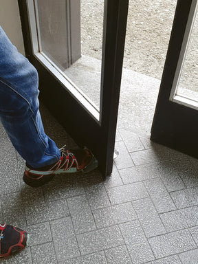 Punto di applicazione per apertura e chiusura porte MINUTEX in acciaio zincato.