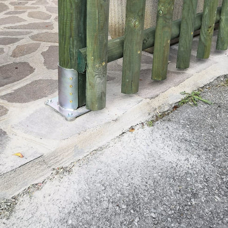 Supporto con piastra Ø 80 mm in acciaio zincato MINUTEX per pali di staccionata in legno